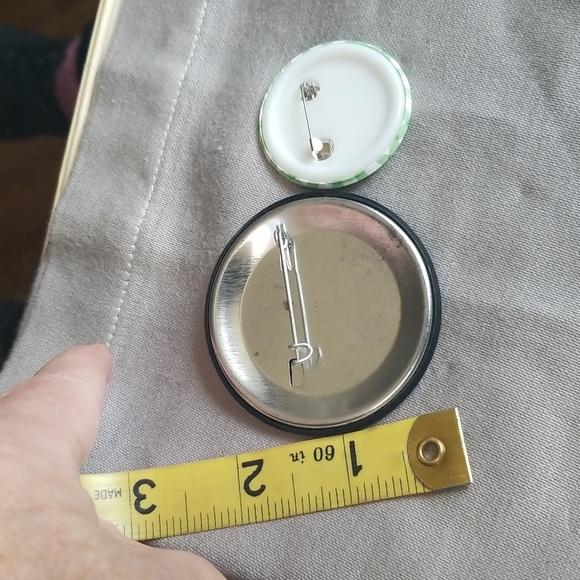 AGELESS WONDER & I'M IRISH Button pins - Picture 4 of 4